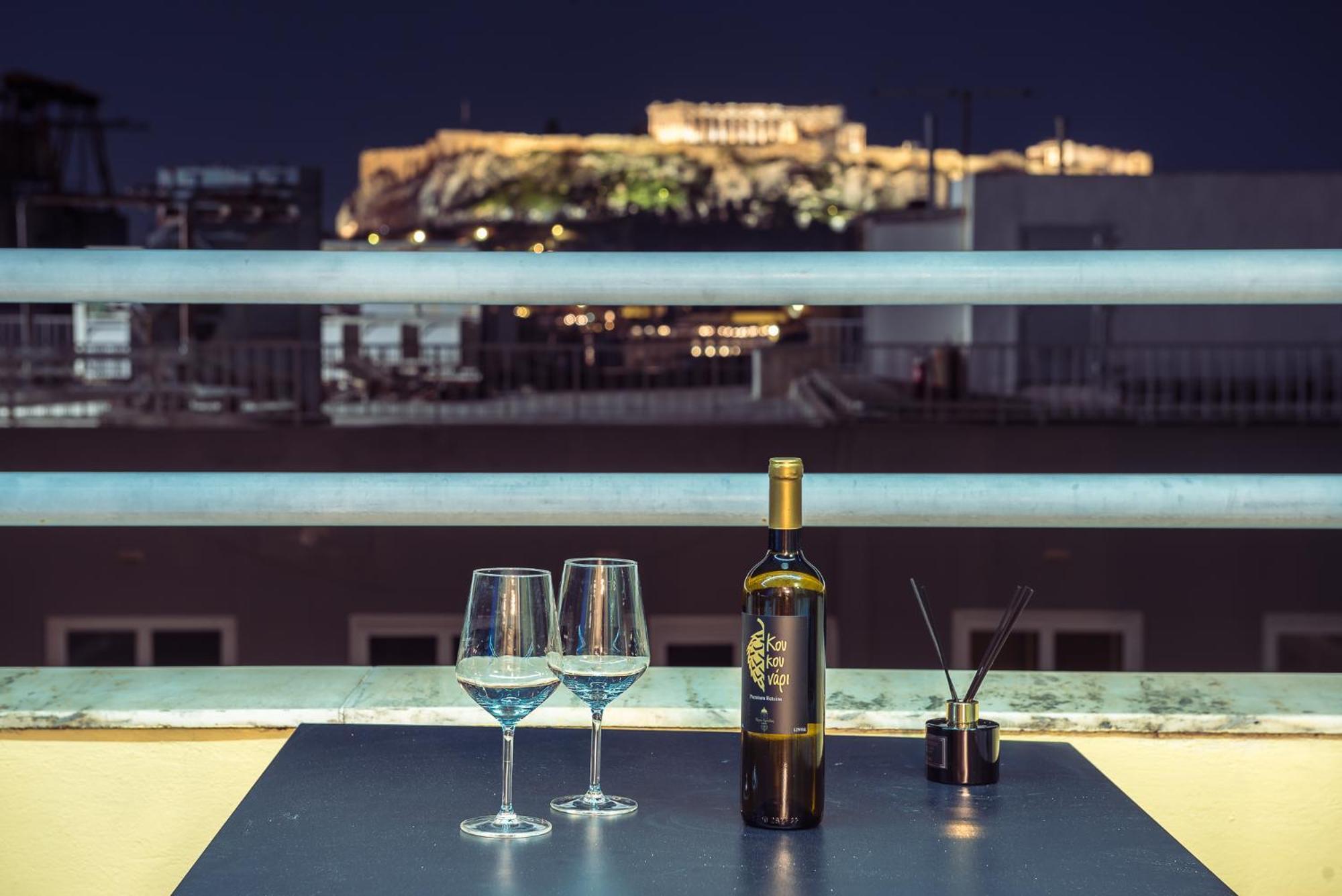 Acropolis View Mini Sky Suite & Hot Tub เอเธนส์ ภายนอก รูปภาพ