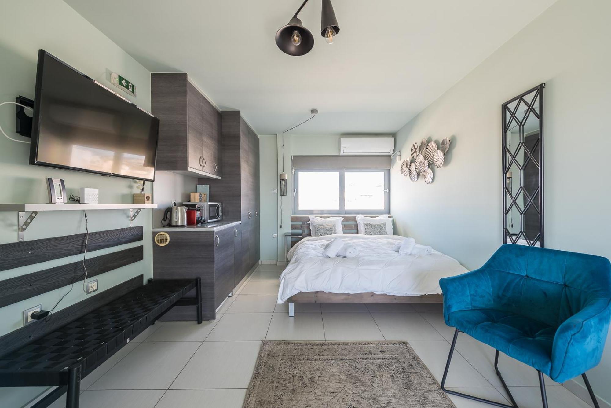 Acropolis View Mini Sky Suite & Hot Tub เอเธนส์ ภายนอก รูปภาพ