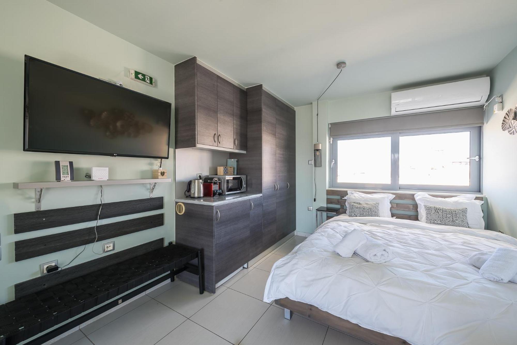 Acropolis View Mini Sky Suite & Hot Tub เอเธนส์ ภายนอก รูปภาพ