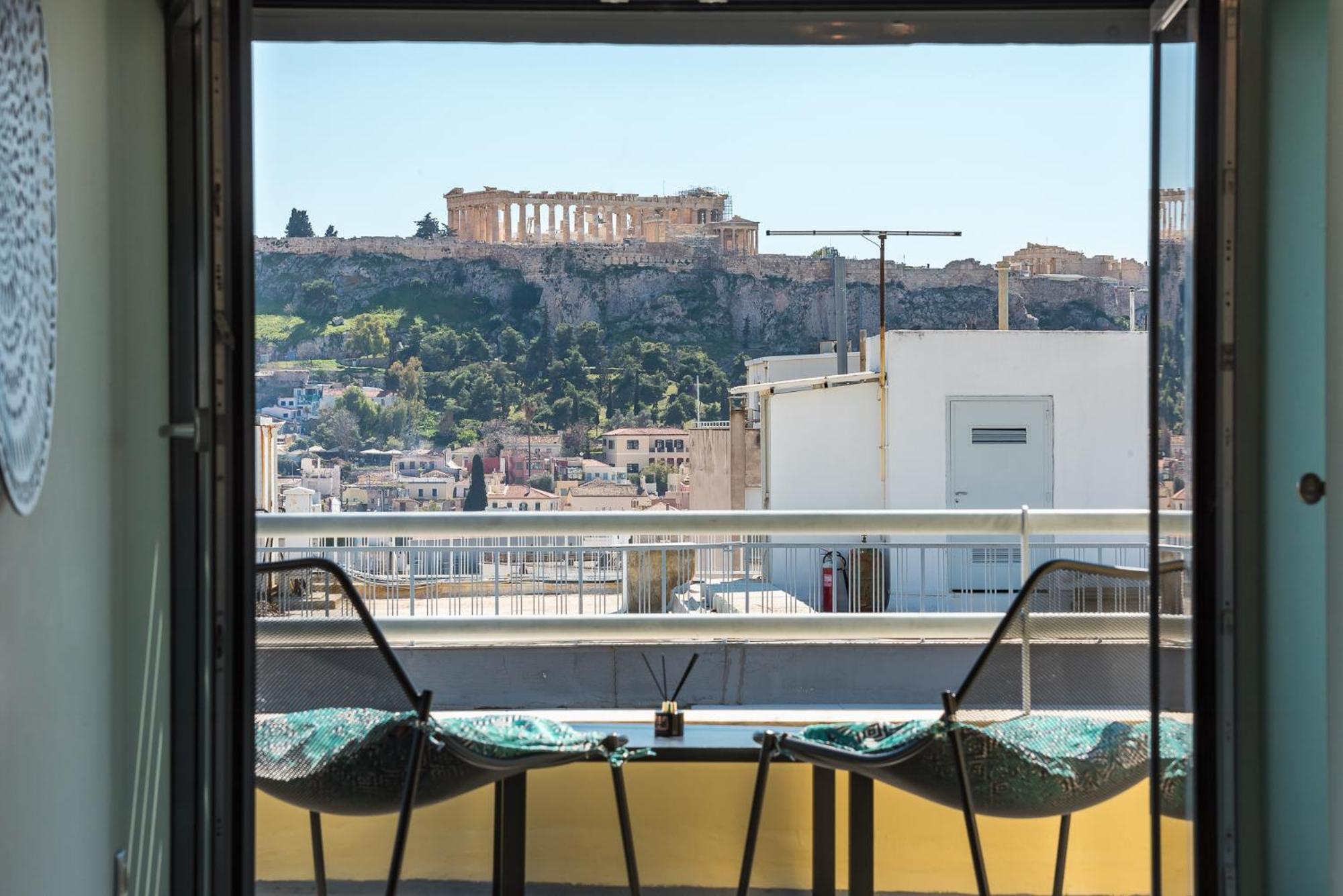 Acropolis View Mini Sky Suite & Hot Tub เอเธนส์ ภายนอก รูปภาพ