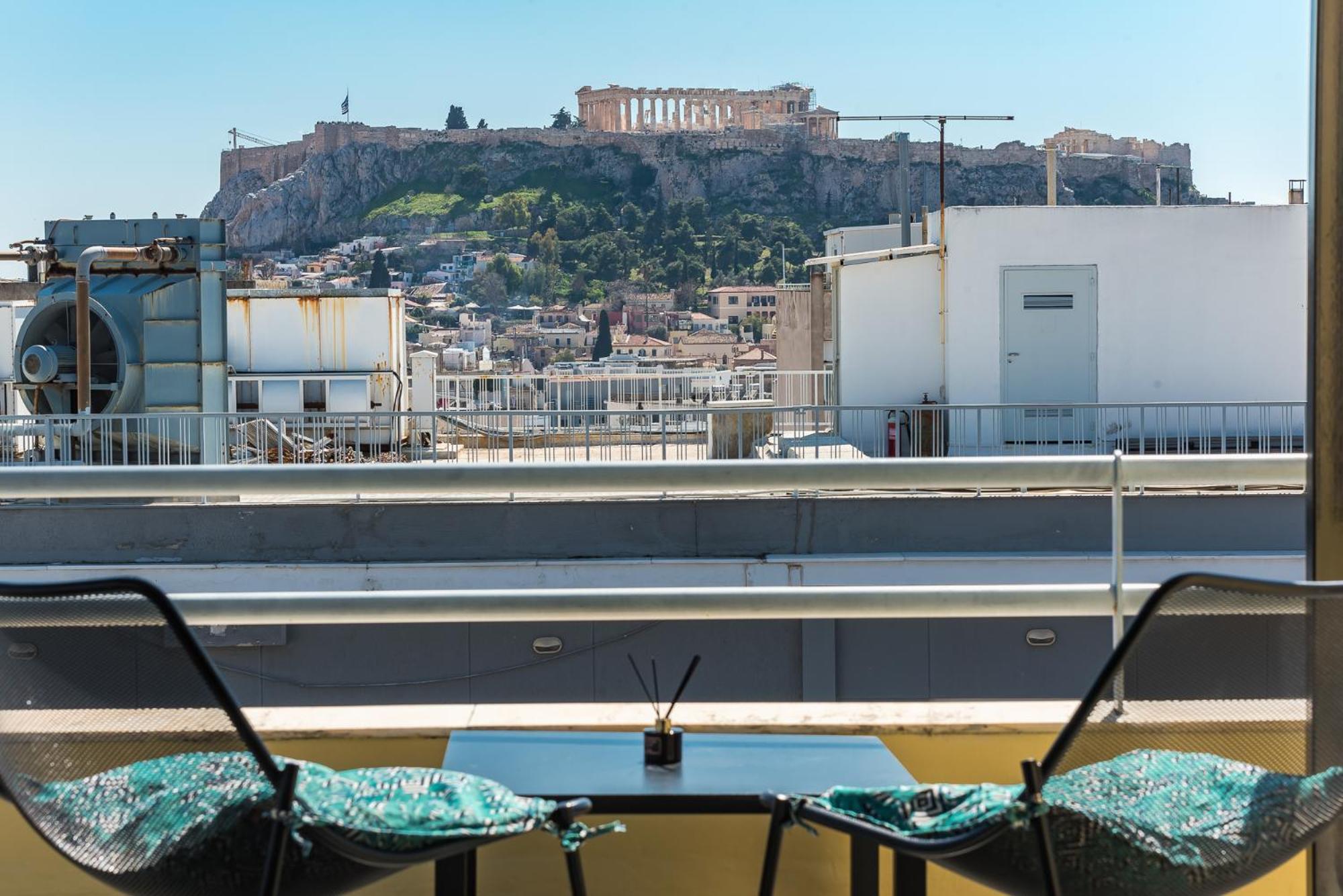 Acropolis View Mini Sky Suite & Hot Tub เอเธนส์ ภายนอก รูปภาพ