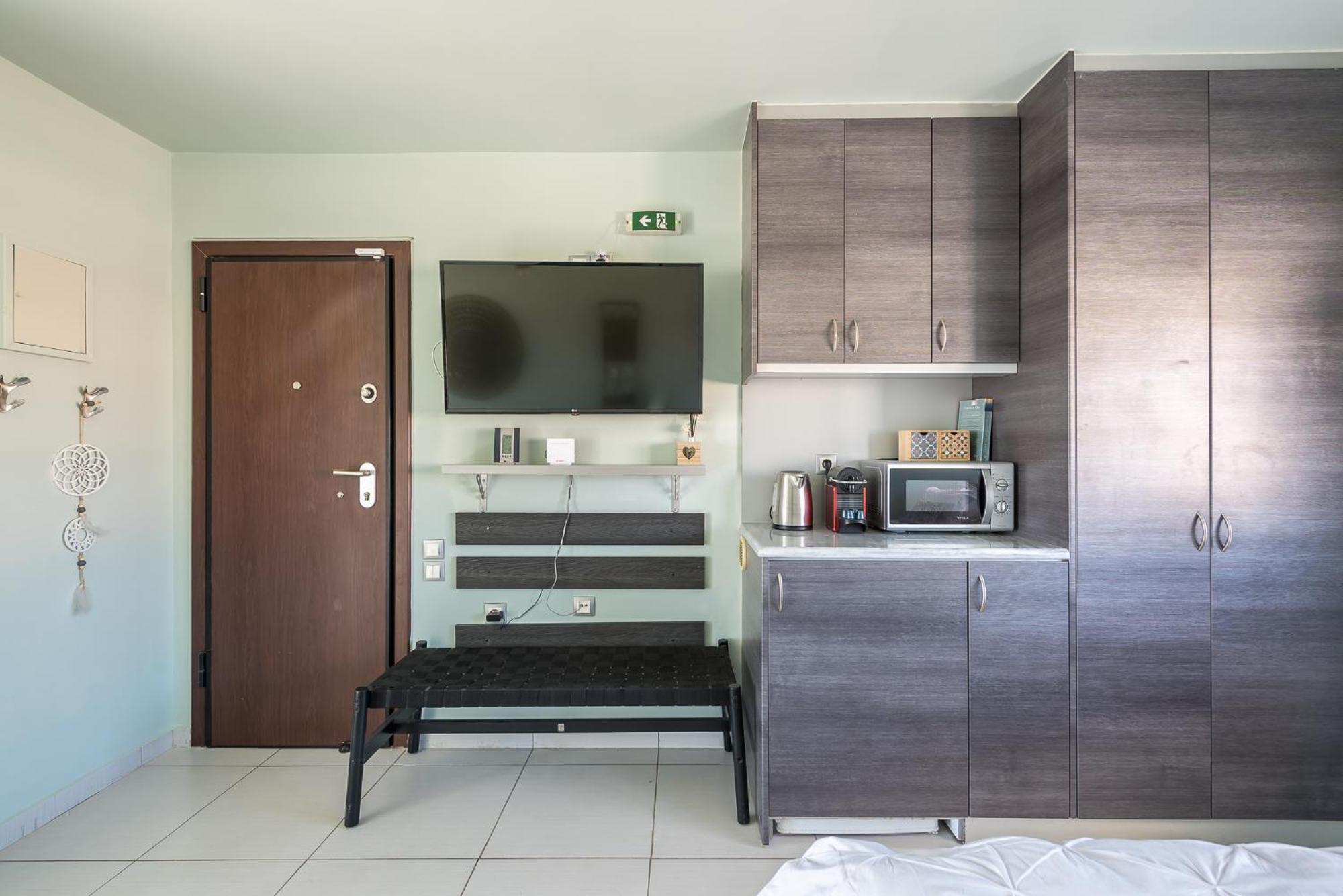 Acropolis View Mini Sky Suite & Hot Tub เอเธนส์ ภายนอก รูปภาพ