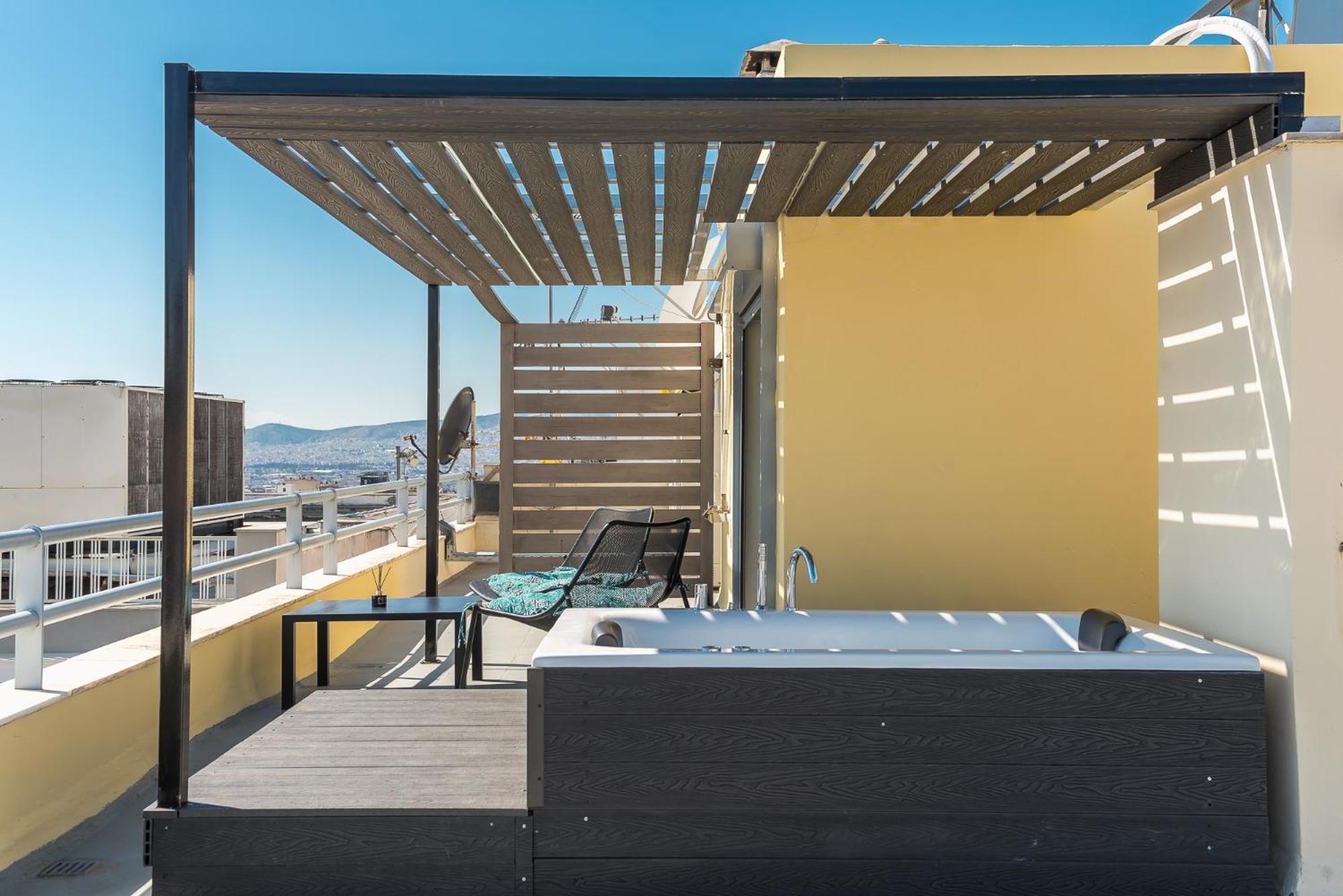 Acropolis View Mini Sky Suite & Hot Tub เอเธนส์ ภายนอก รูปภาพ