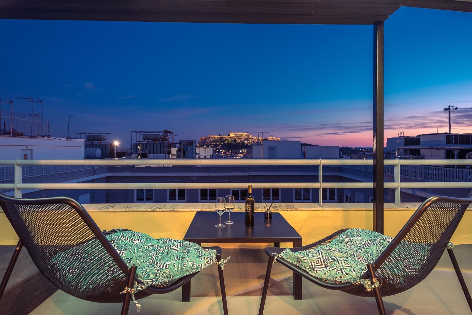 Acropolis View Mini Sky Suite & Hot Tub เอเธนส์ ภายนอก รูปภาพ