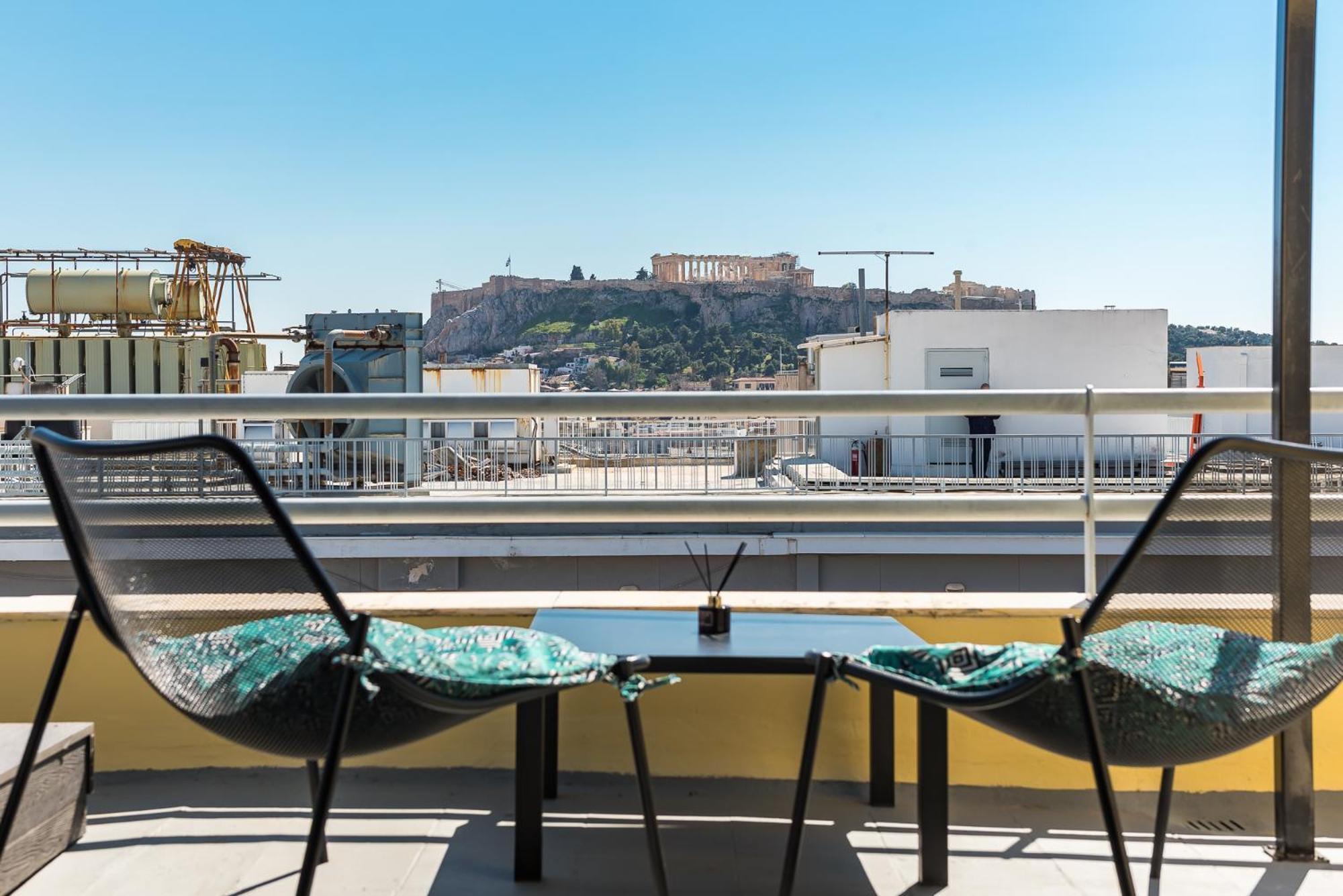 Acropolis View Mini Sky Suite & Hot Tub เอเธนส์ ภายนอก รูปภาพ