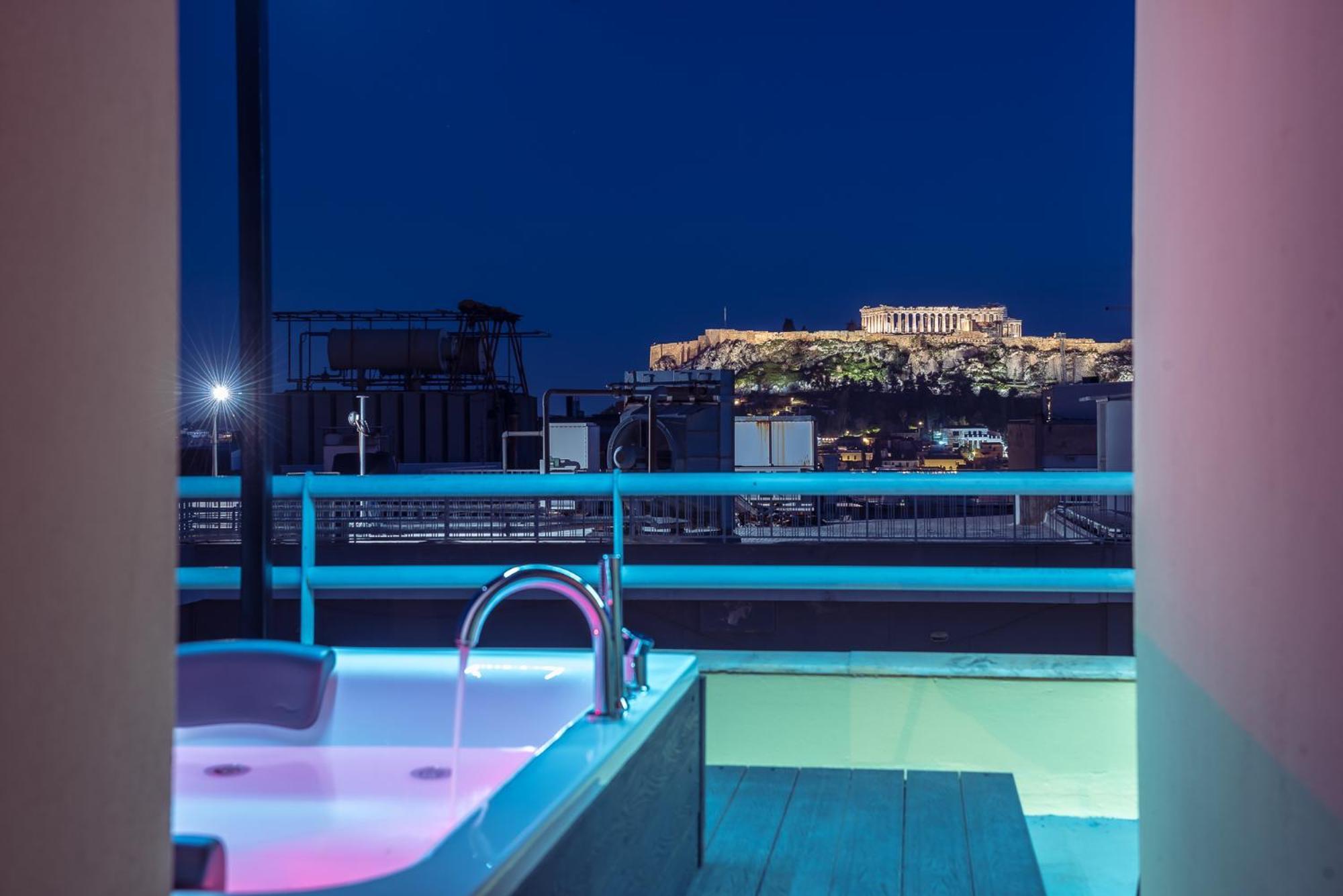 Acropolis View Mini Sky Suite & Hot Tub เอเธนส์ ภายนอก รูปภาพ