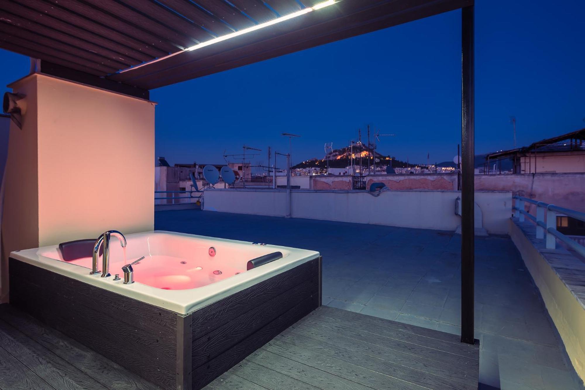 Acropolis View Mini Sky Suite & Hot Tub เอเธนส์ ภายนอก รูปภาพ